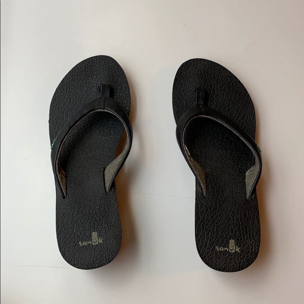 SANUK heeled flip flops